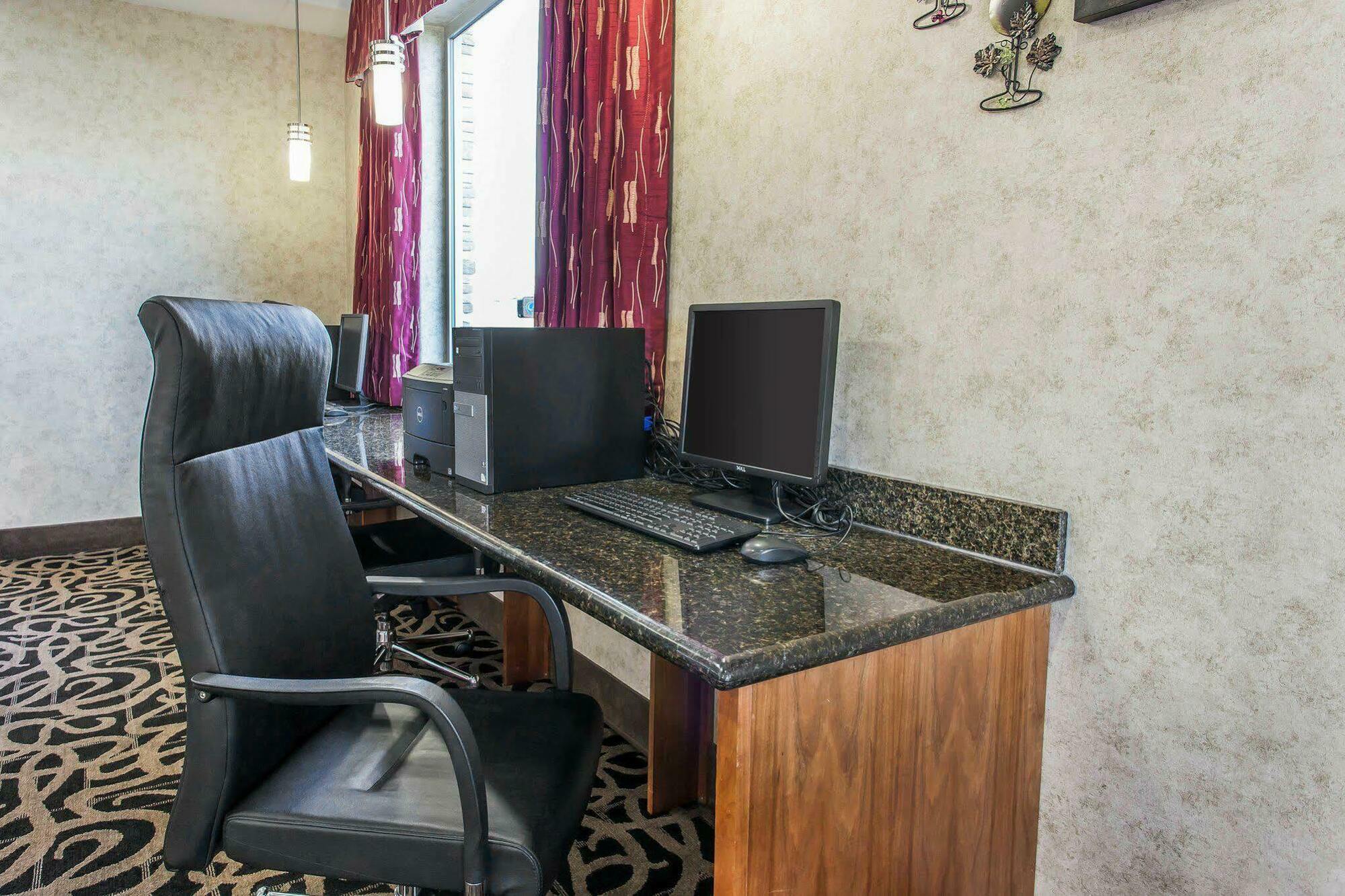 韦纳奇盖特威舒适套房酒店 外观 照片